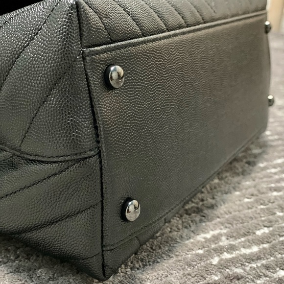 Chanel Chevron Quilted
Small Coco Handle SO BLACK - Picture 14 of 16